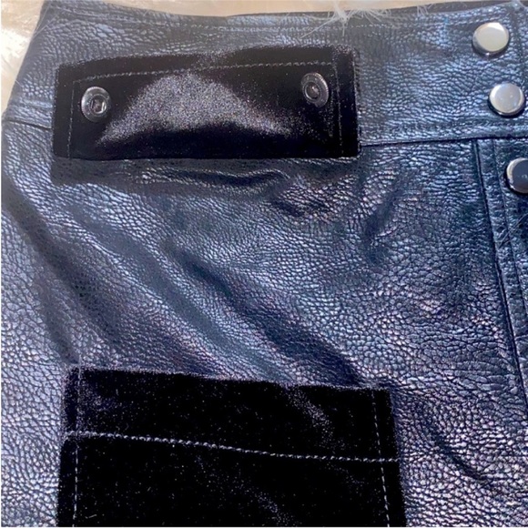 NWOT Guess A-Line Black Skirt with Velvet Pockets - Picture 11 of 15